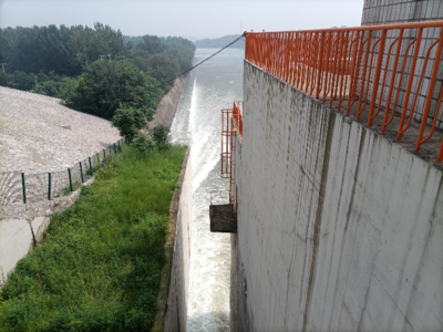 黄壁庄水库加速泄水，全力筑牢防汛安全屏障